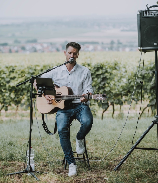 Sänger mit Gitarre
