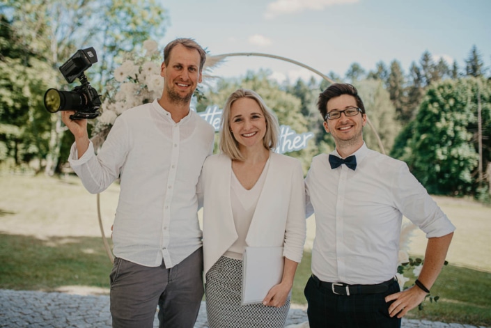 Hochzeitsvideographen Nicolas und Pascal mit Hochzeitsrednerin Maria