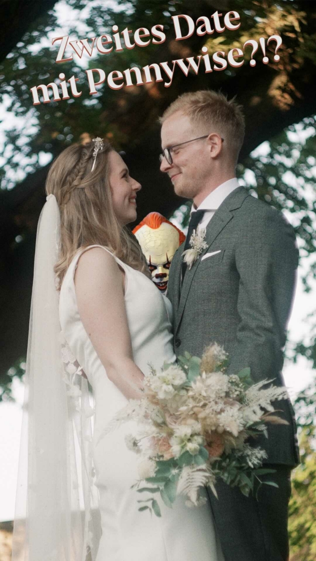 Das erste Date…. Und heute vor zwei Jahren haben sie sich dann das JA-Wort gegeben! Nadja & Mirco! ♥️🥳
Alles Liebe zum Hochzeitstag ihr beiden! :-)

#hochzeitsfilm #fotoundfilm #heiraten #firstlook #heirateninderpfalz #braut2023 #hochzeitsinspo #hochzeitswahn #liebefeiern #wedding #braut #liebe #verliebtverlobtverheiratet #videography #hochzeitsfotograf #pfalz #pfalzliebe #freietrauung #bridetobe 
 

Location: @mathis_wiesenmuehle 
Foto: @laura_fiederer_fotografie 
Floristik: @sophiakernfloraldesign 
Torte: @amelies_tortendesign 
Hair & Make UP: @isabelle.a.m 
Kleid: @justinalexander @forever.brautmoden 
Catering: @bantschowbantschow